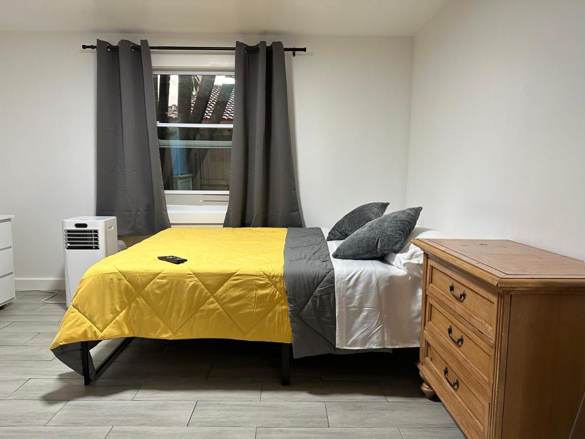 Serene Full Bed With 50 Inch Smart Tv, Netflix, Airplay, Mini-Fridge, And 500 Mbps Wifi Near Fiu, Dolphin Mall, Airport ميامي المظهر الخارجي الصورة