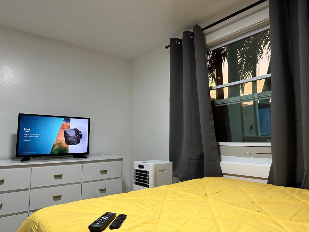 Serene Full Bed With 50 Inch Smart Tv, Netflix, Airplay, Mini-Fridge, And 500 Mbps Wifi Near Fiu, Dolphin Mall, Airport ميامي المظهر الخارجي الصورة